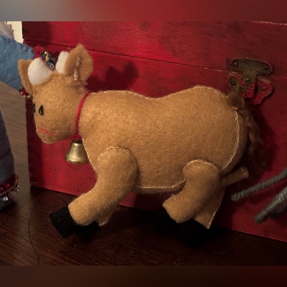 Bucilla Felt Nativity handmade - Picture 7 of 12